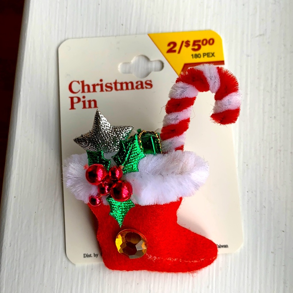 Vintage Christmas treasures! Stocking pin & jingle bell necklaces.